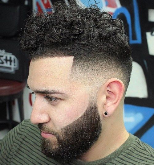 къдрав Top With Line Up And Fade