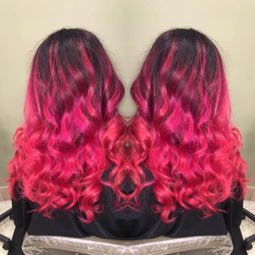 Ярък Pink Curly Hair With Black Roots