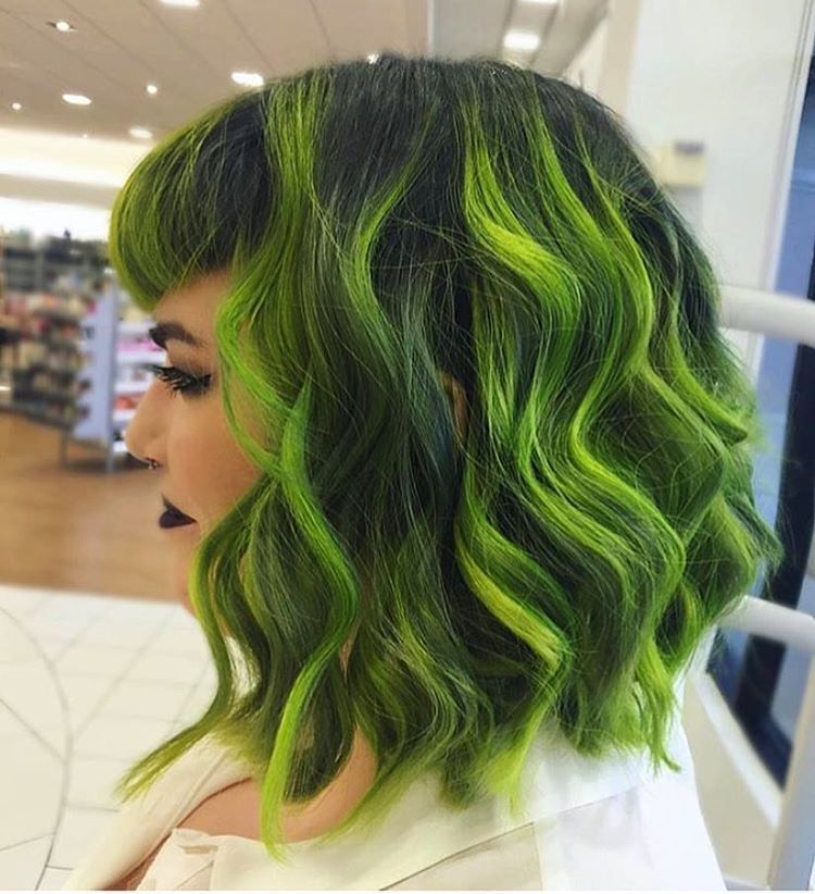 черно Hair With Green Balayage