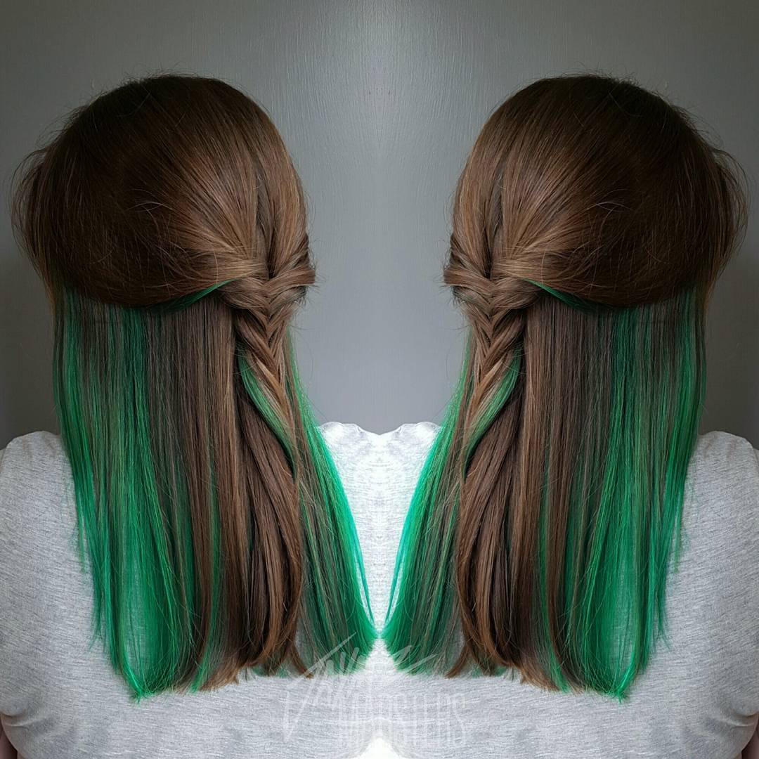 кафяв Hair With Green Peekaboo Highlights