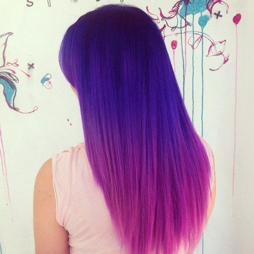 紫色到粉红色的Ombre头发