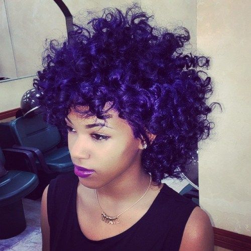 卷曲自然深紫色头发