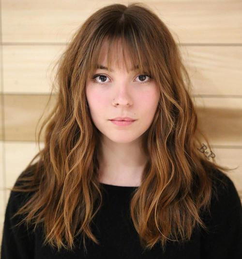 Dlouho Wavy Hairstyle With Straight Bangs