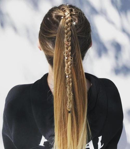 сплетен Ponytail With Hair Accessories