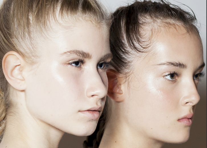 две models with glowing skin