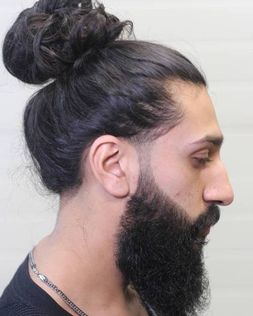 Mann Brötchen für langes Haar