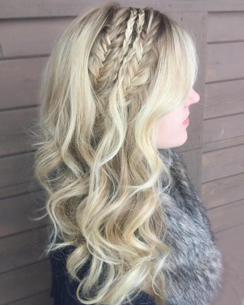 дълго Blonde Hairstyle With Side Braids