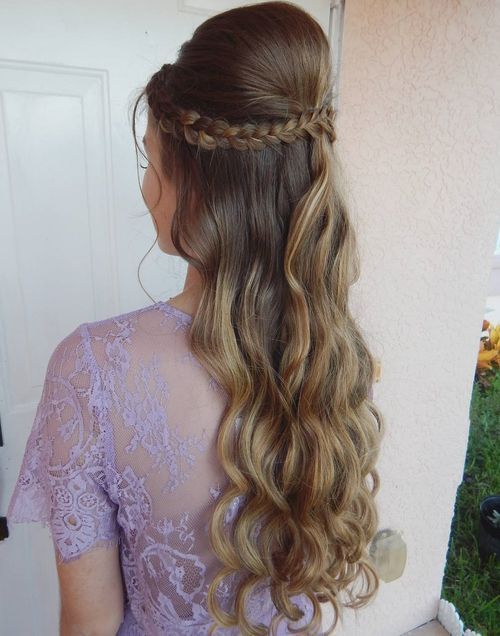 дълго half up half down hairstyle with a bouffant