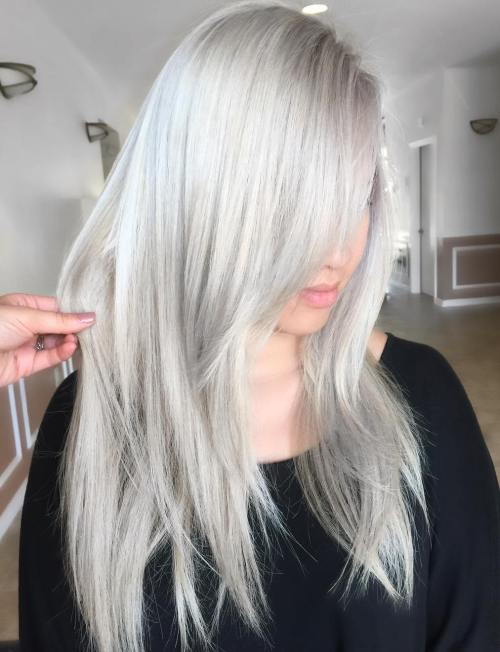 stříbrný Blonde Layered Straight Hairstyle