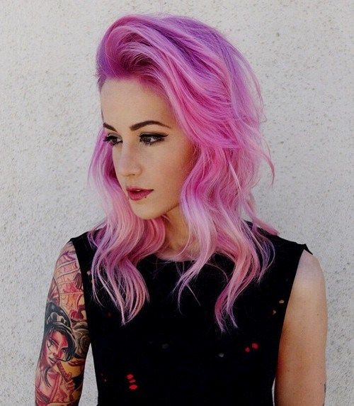 пастел pink wavy hairstyle
