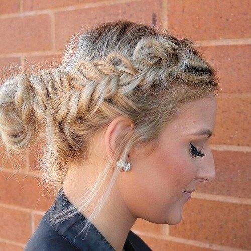 небрежен Knot With A Side Fishtail
