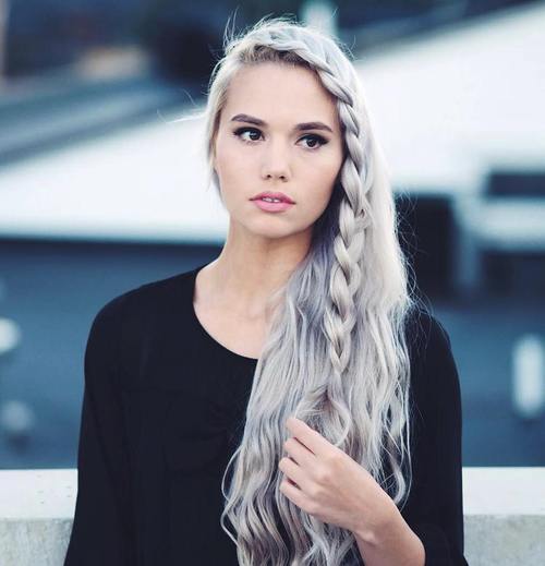 дълго side-swept hairstyle with a side braid