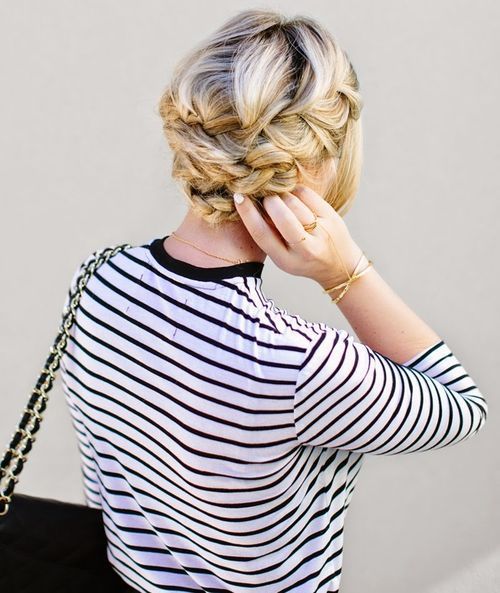 Roztomilý French braided updo