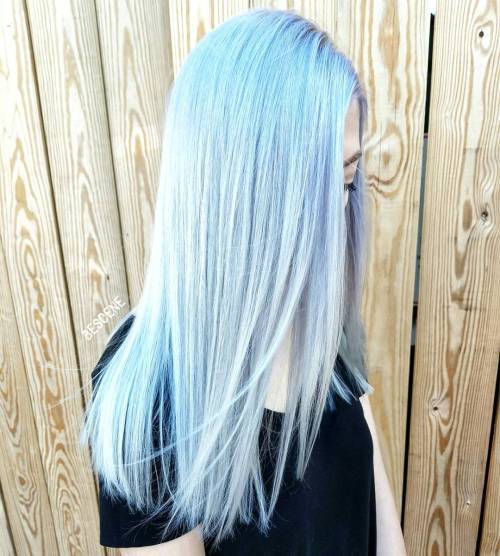 شعر أزرق باهت