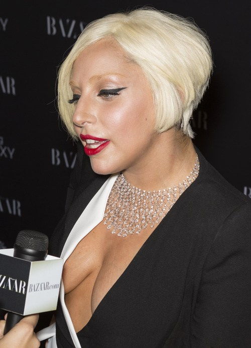 дама Gaga stacked bob hairstyle