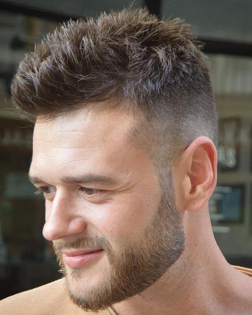 наполовина Shaved Men's Spiky Haircut