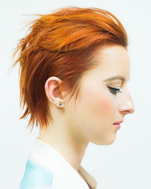krátký edgy red hairstyle for women