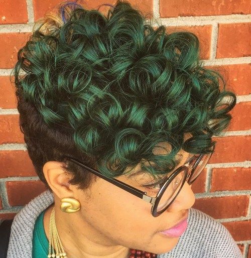 черно And Green Curly Pixie Weave