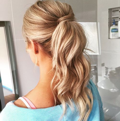 blondýnka wavy ponytail for balayage hair
