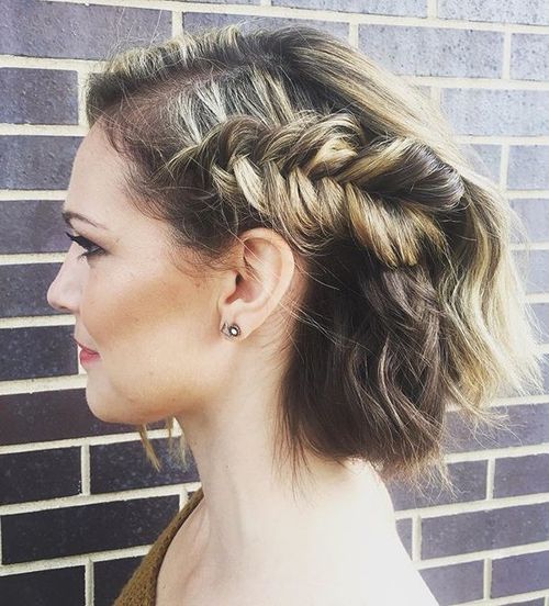 хлабав updo with a side fishtail