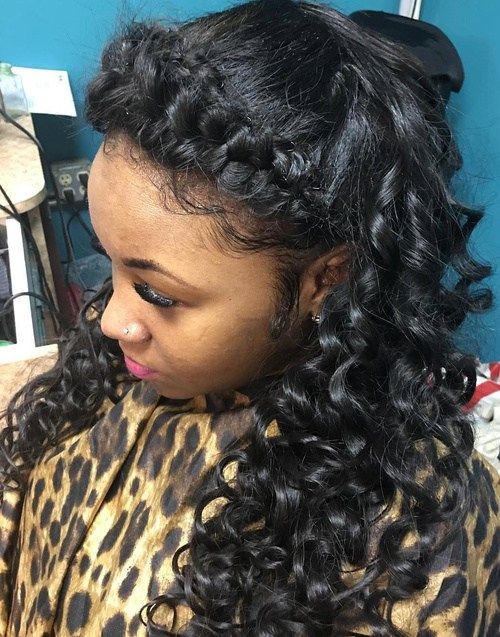 черно Curly Hairstyle With Braided Bangs