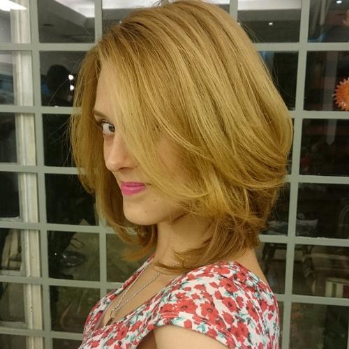 среда layered ginger blonde hairstyle