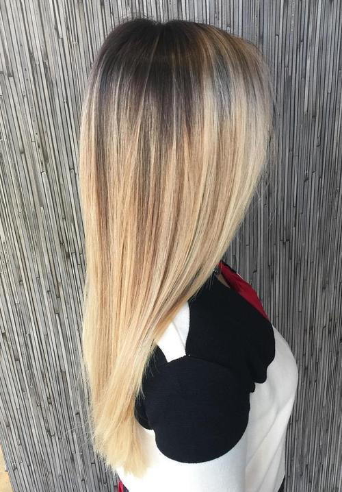 langes gerades blondes Balayage-Haar