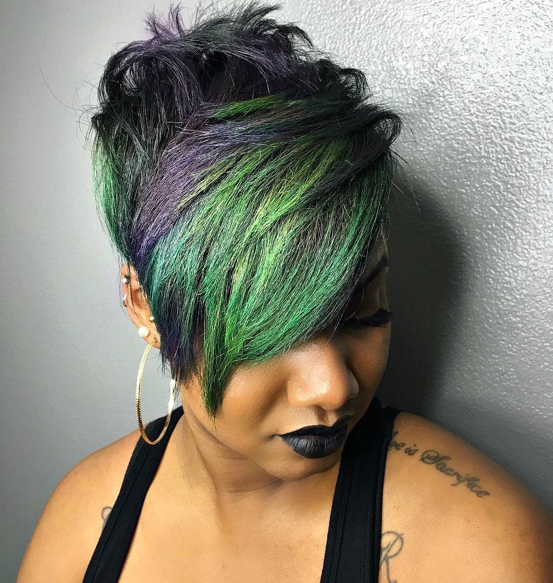 черно Pixie With Green And Purple Bangs