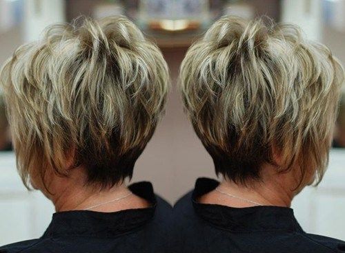 krátký feathered haircut for older women