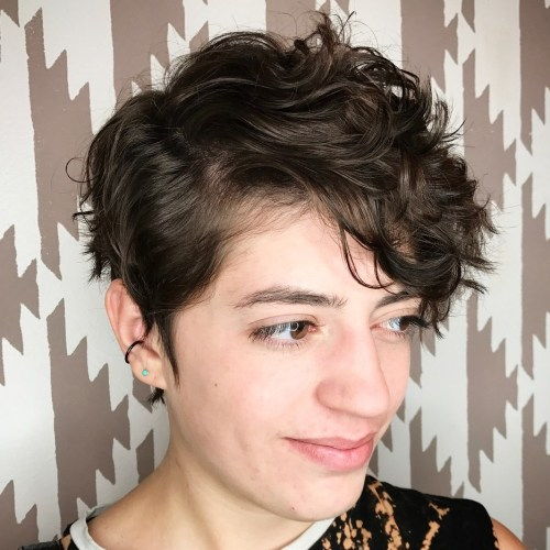 Boční Part Pixie Cut For Curly Hair