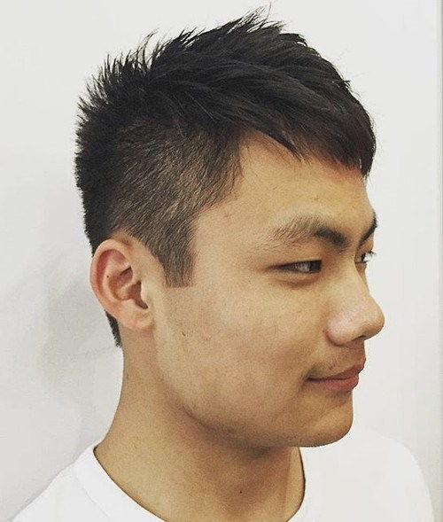 asijský men spiky haircut