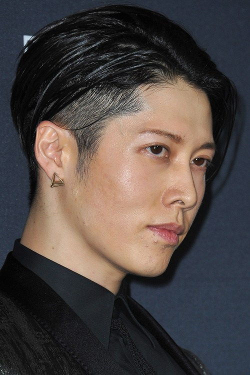 Asiatische Männer Frisur mit Tempel Hinterschnitt