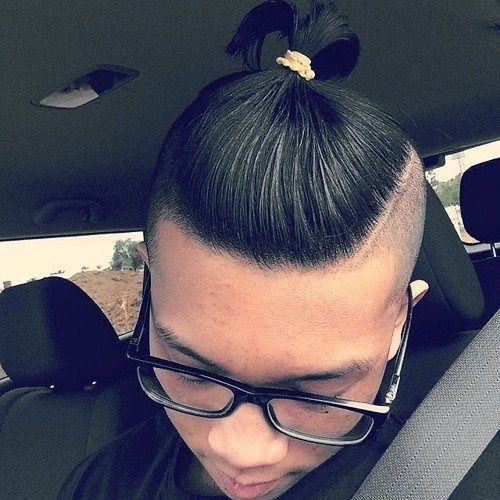 dlouho top short sides hairstyle for Asian men