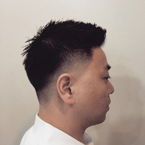 asijský men spiky cut with temple and nape fade