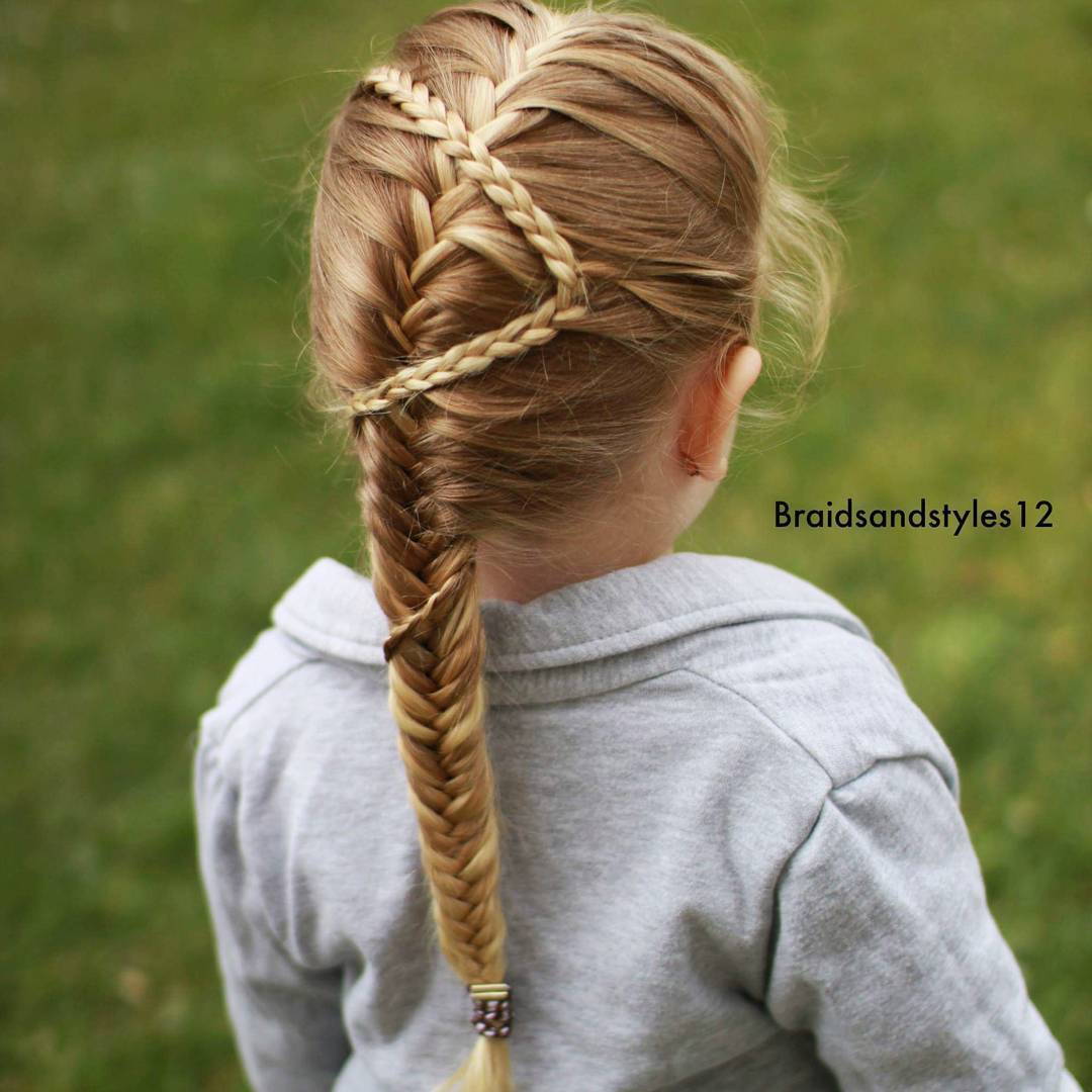 Малко Girls Fishtail Hairstyle