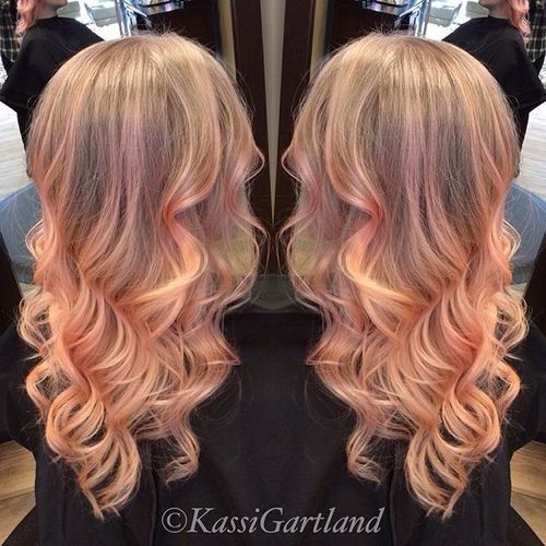 Pastell-Erdbeere blonde Haarfarbe