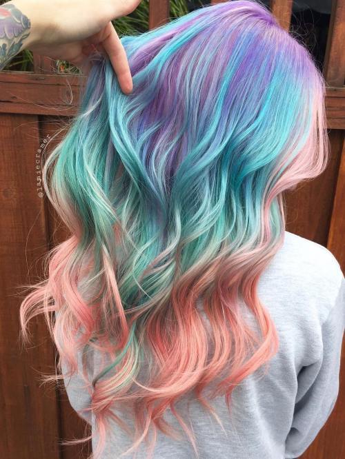 Purpurrotes aquamarines und rosa Balayage Haar