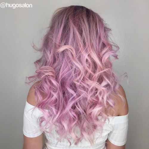 Lange Lavendel lockige Frisur