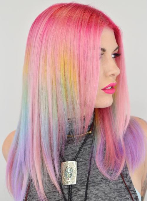 Pastell rosa Haar mit Regenbogen Highlights