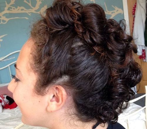 roztomilý mohawk updo for curly hair