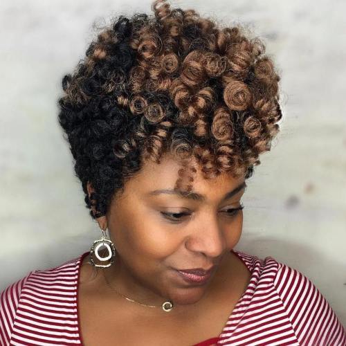 Krátký Curly Crocheted Hairstyle