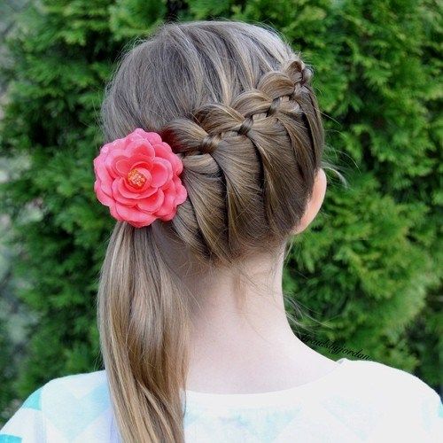 диагонал braid and side pony hairstyle for girls