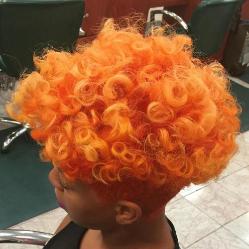 Kurze natürliche orange Frisur