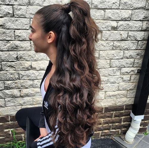 dlouho curly half pony hairstyle