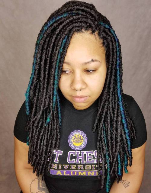 Layered Faux Locs mit Highlights