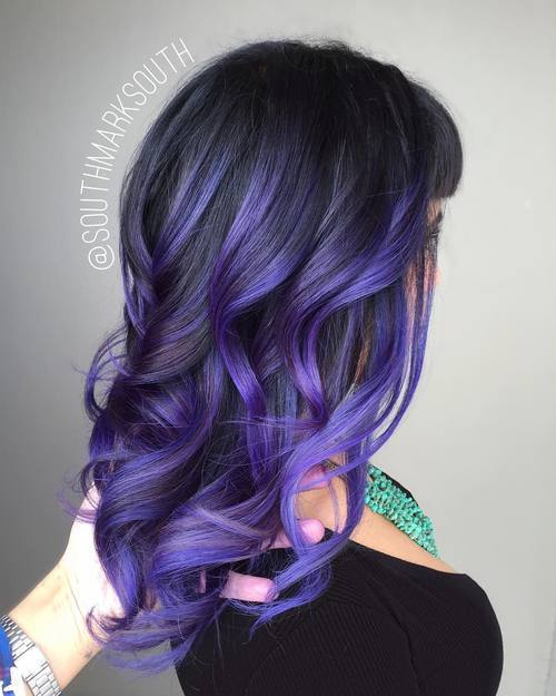 黑头发的紫色Balayage