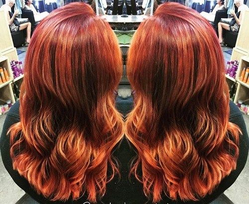 红色分层的发型