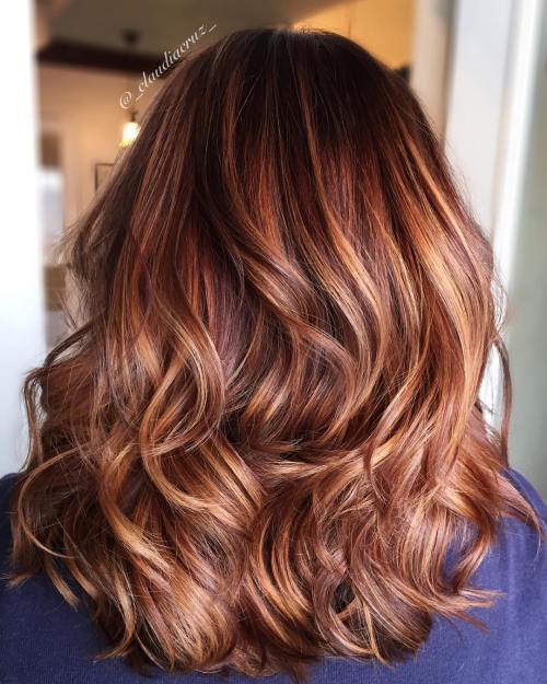 burgundské Hair With Caramel Highlights