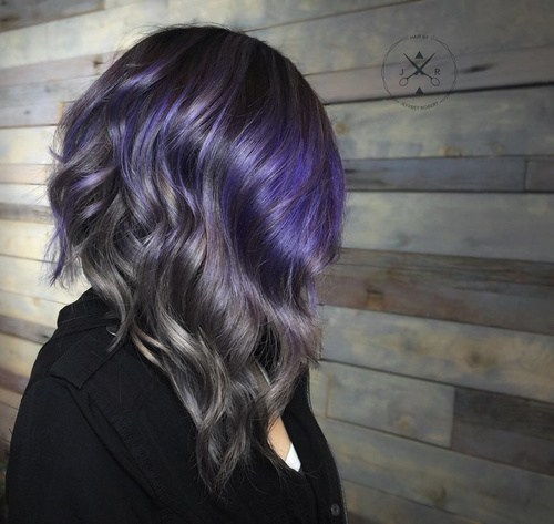 灰色和紫色balayage头发