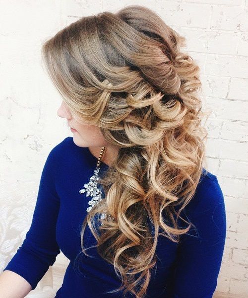 boční curly wedding hairstyle for long hair